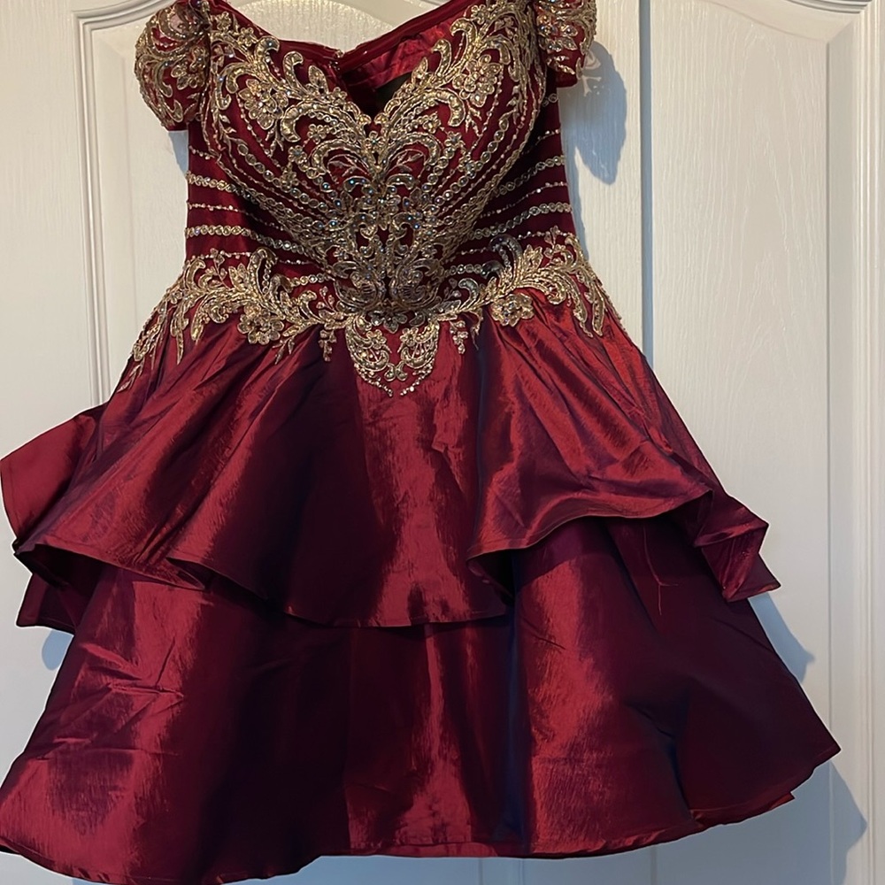 CAMILLE LA VIE PROM DRESS, SIZE 8. Beautiful dress. Like new.